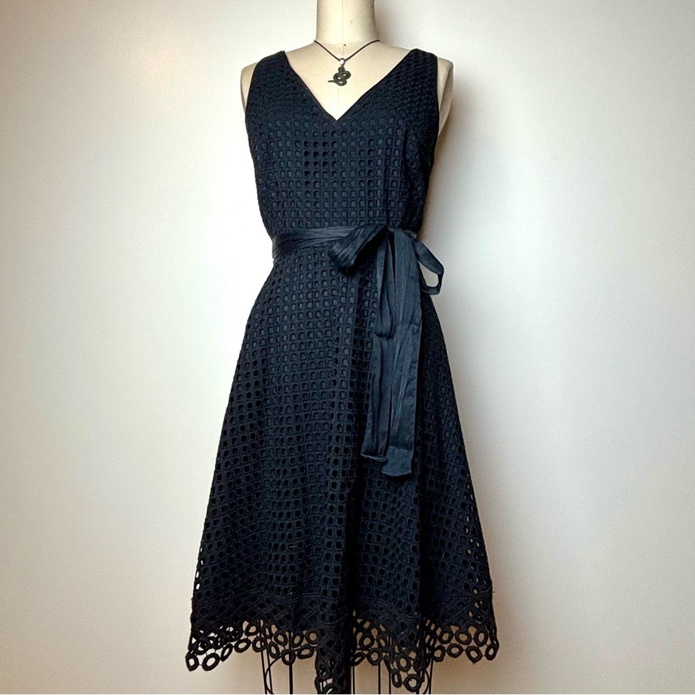 Donna Morgan Black Sleeveless V-Neck A-Line Midi Dress